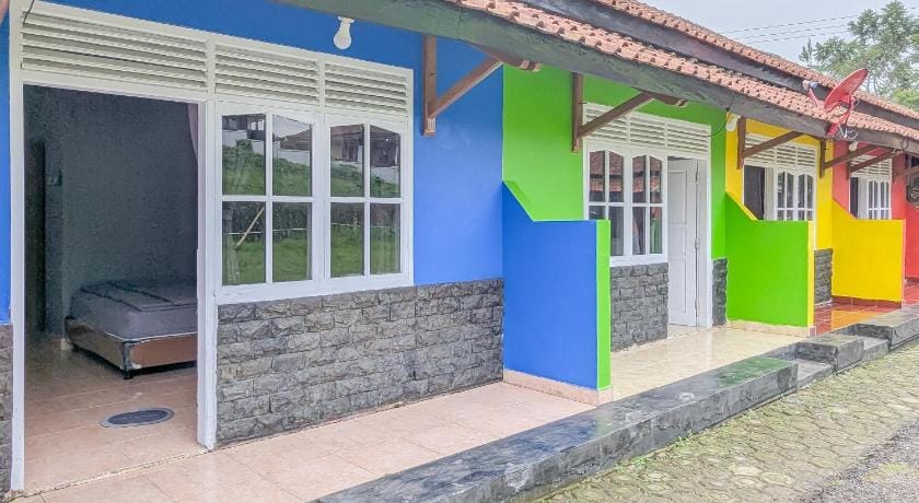 RedDoorz Resort @ Ciater 3 Hotel in West Java