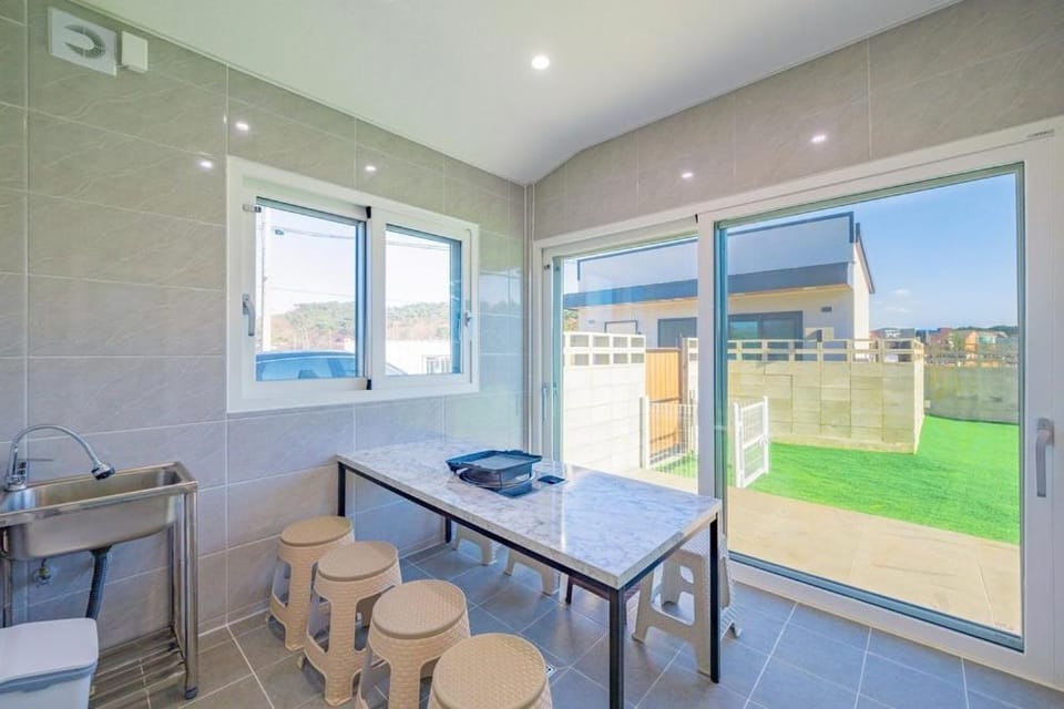 Taean Dog Day Pet Pool Villa Bed and Breakfast in South Korea