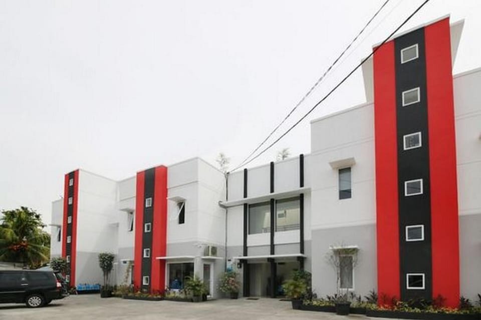 RedDoorz Plus Syariah @ Polamas Andalas Hotel in Padang