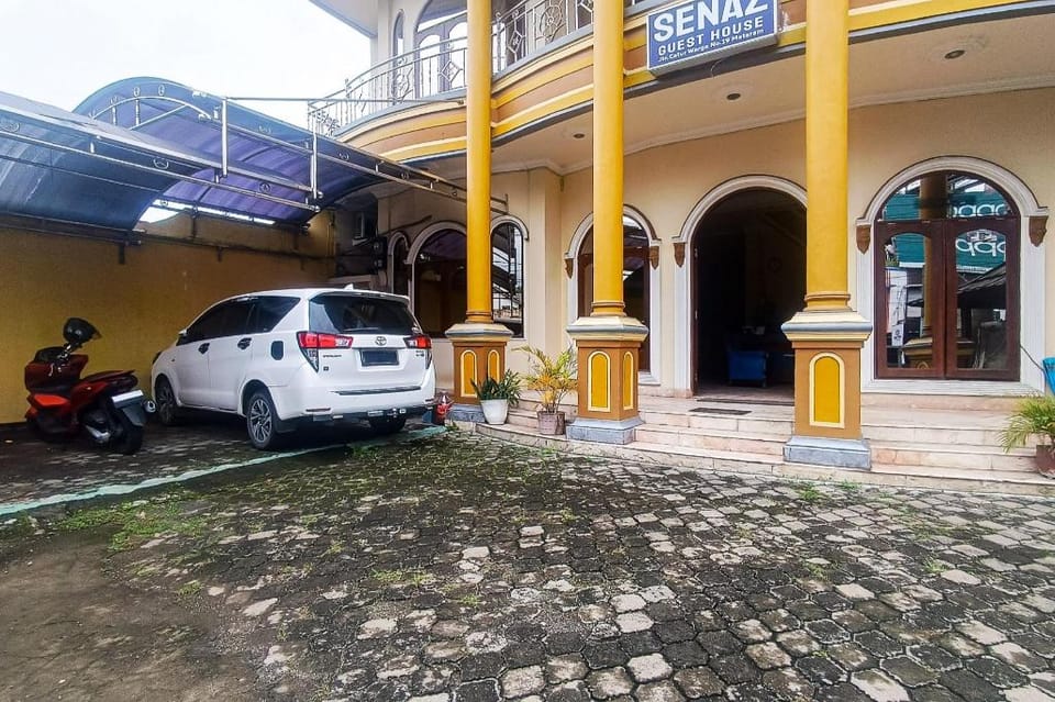 RedDoorz @ Senaz Guesthouse Mataram Hotel in West Nusa Tenggara, Indonesia
