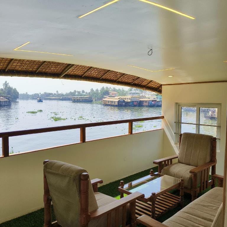 Vinayak House Boats Hotel in Alappuzha
