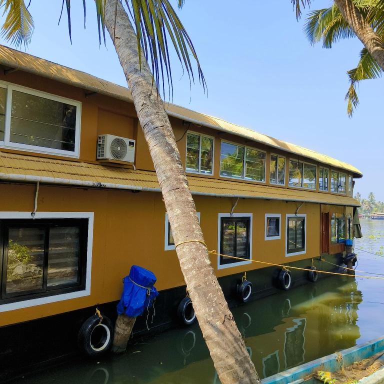 Vinayak House Boats Hotel in Alappuzha