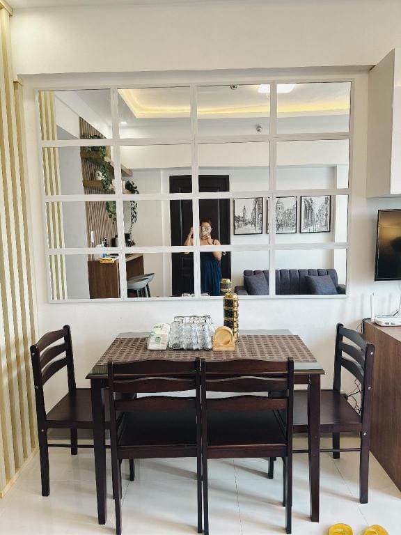 1BR Penthouse, Hi-speed Wifi w/ Balcony & Netflix Apartment in Calabarzon