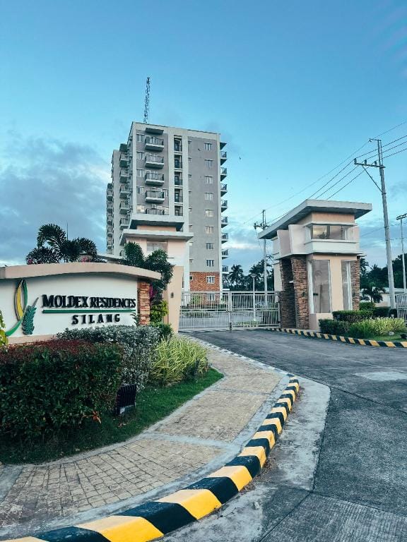 1BR Penthouse, Hi-speed Wifi w/ Balcony & Netflix Apartment in Calabarzon