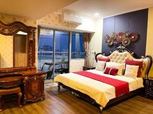 Savvy Suite - Classic Manila 3BR | 12pax Vacation rental in Manila City