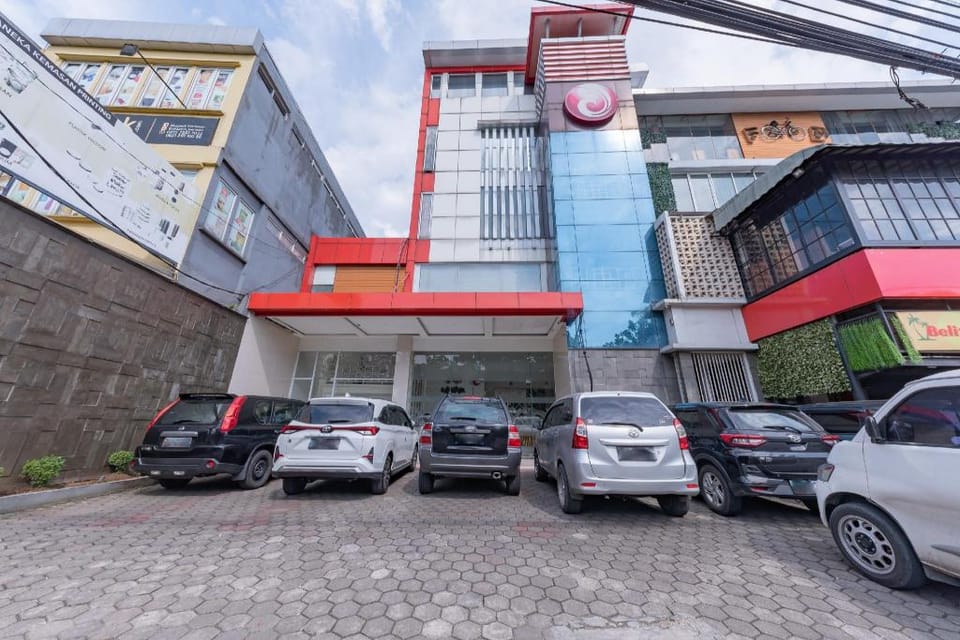 RedDoorz Hostel @ Kiara Cozy Kircon Bandung Hotel in Bandung