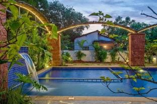 4bhk by Tanash Homes; Jacuzzi/share pool, Anjuna Villa in Goa, India