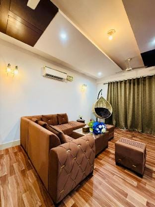 Aloha! Pvt Room in a Cozy 3BHK Vacation rental in New Delhi