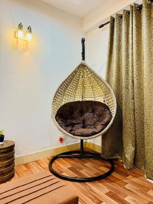 Aloha! Pvt Room in a Cozy 3BHK Vacation rental in New Delhi