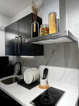 Prime Posh Downtown Condo Vacation rental in Mandaluyong