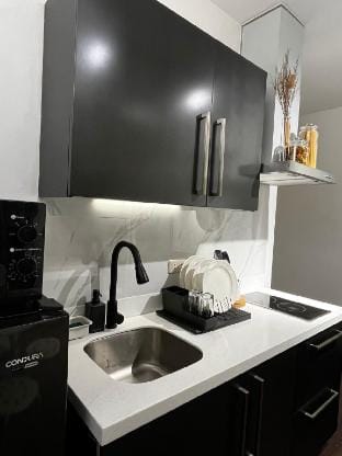 Prime Posh Downtown Condo Vacation rental in Mandaluyong