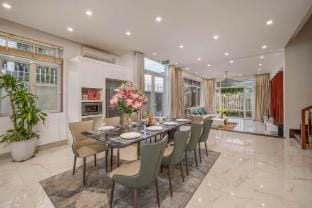 Villa cách biển 1 phút đi bộ. 5 phòng ngủ Villa in Da Nang