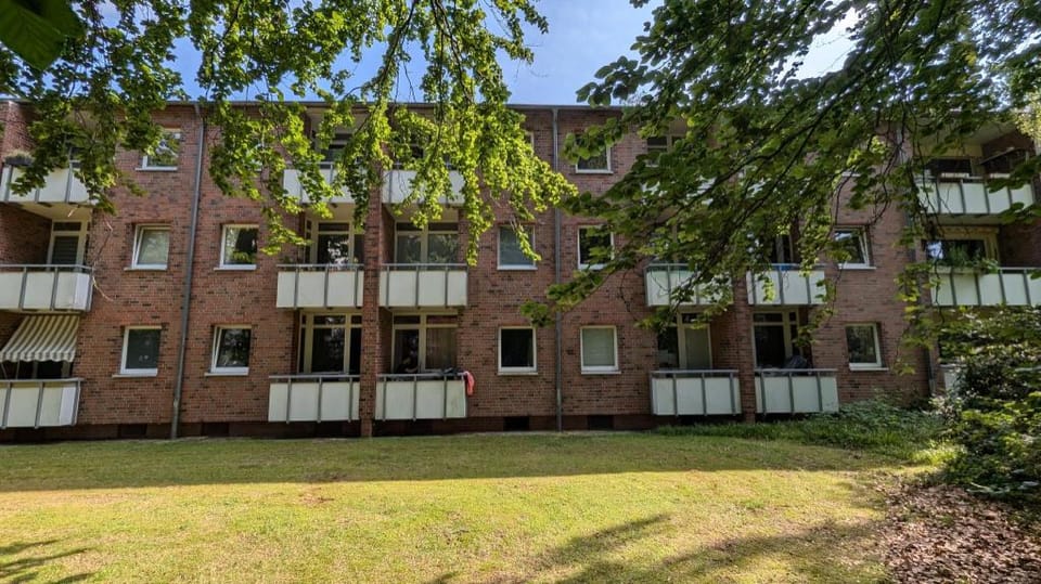 Three minutes walk to the trainstation to Hamburg Apartment in Hamburg