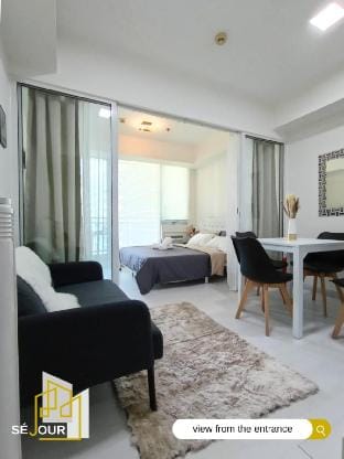 Beach View Unit Azure Urban Resort Residences Apartment in Paranaque