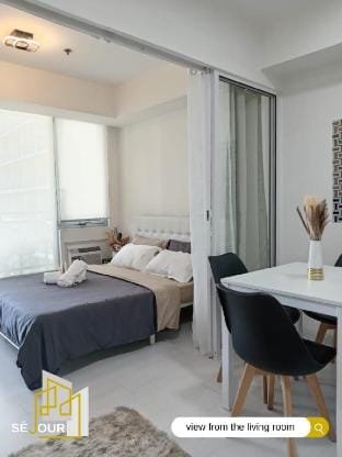 Beach View Unit Azure Urban Resort Residences Apartment in Paranaque