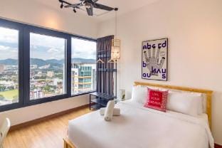 Lush Designer 3BR Condo by ALV Apartment in George Town