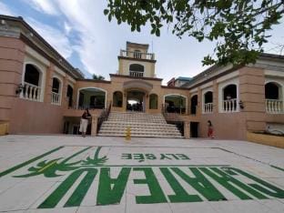2 Bedroom Suite Chateau Elysee near Airport Vacation rental in Paranaque