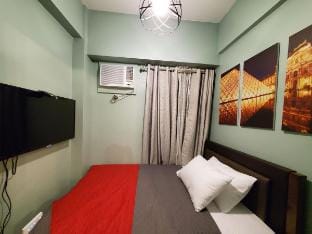 1BR Lafayette Suite, Chateau Elysee near Airport Apartment in Paranaque