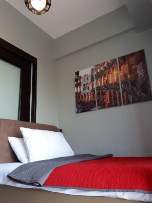1 BR Home Suite in Eiffel Chateau Elysee Apartment in Paranaque