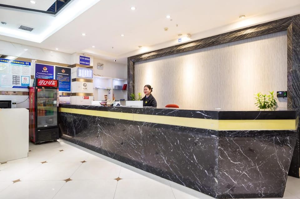 Dequan Hotel (Shifoying Subway Station & Chaoyang High-speed Railway Station Branch) Hotel in Beijing