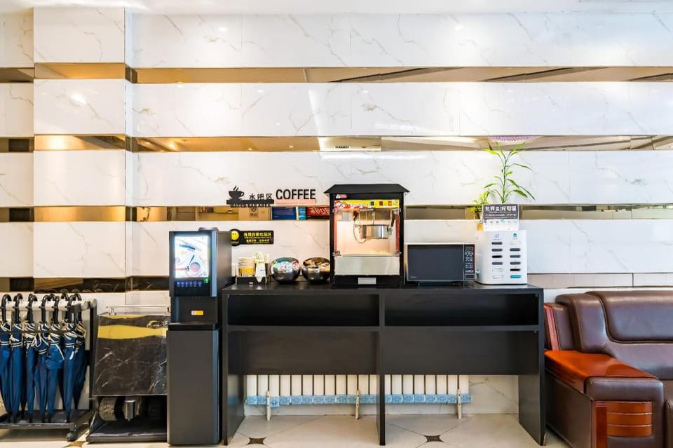 Dequan Hotel (Shifoying Subway Station & Chaoyang High-speed Railway Station Branch) Hotel in Beijing