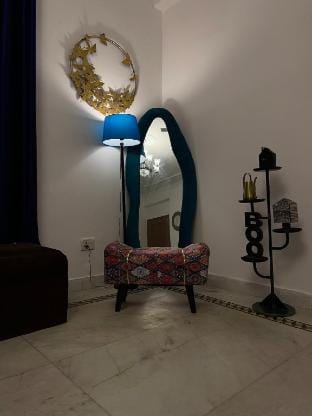Sage Pvt BR w/KingBed/Living/Patio & Hall Apartment in New Delhi