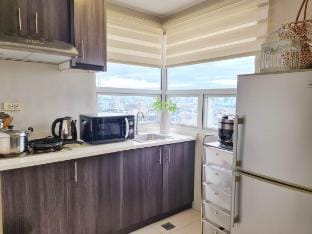 3 Bedroom Cozy Condo Unit in New Manila QC Apartment in Quezon City