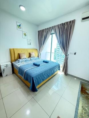 Cozy cybersquare apex king bed (17-10) Vacation rental in Selangor, Malaysia