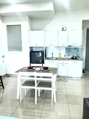 Cozy cybersquare apex high floor (23-09) Vacation rental in Selangor, Malaysia