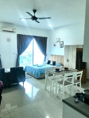 Cozy cybersquare apex high floor (23-09) Vacation rental in Selangor, Malaysia