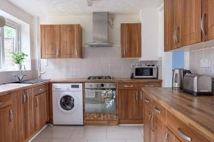 Dickens House Close 15min from Gatwick Vacation rental in Crawley