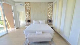 Melase Hill Suite Villa 23 Villa in Batu Layar
