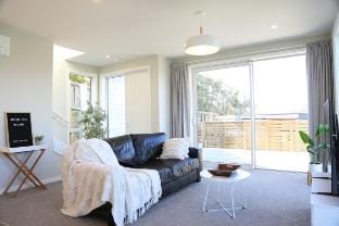Skyline Vista: Views, Parking, Netflix & Espresso Vacation rental in Wellington