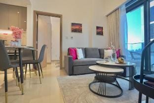 A Calm 2 BR Apartment in a Beautiful Garden Area Apartment in Dubai