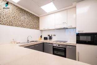 Waterfront Bliss: Luxe2BR retreat at Marsa Plaza Apartment in Dubai