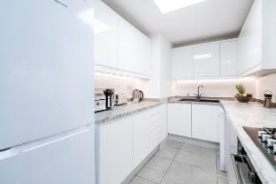 Borage House- Stylish and Spacious 3BR Vacation rental in Crawley