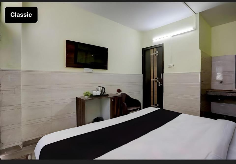 PLAY - VISTA 18 couple friendly Hotel in Noida