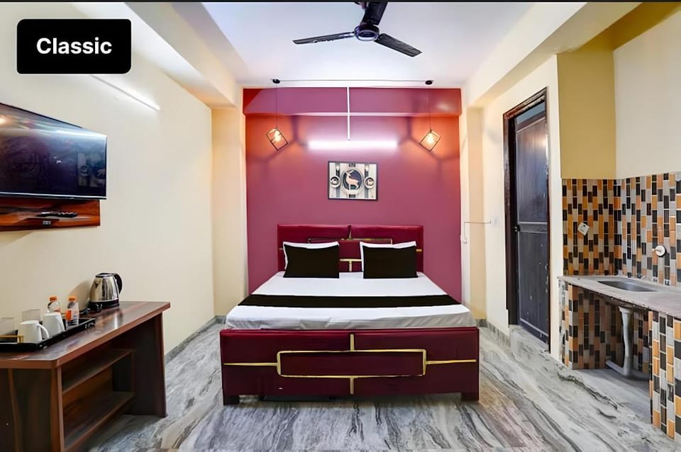 PLAY GLORY SEC-18 couple friendly Hotel in Noida