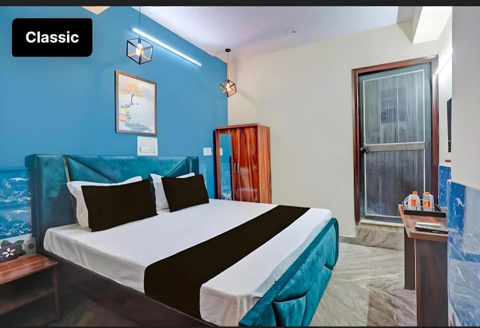 PLAY GLORY SEC-18 couple friendly Hotel in Noida