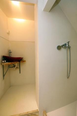 A74 - Rua do Canal 1 Bed Flat Apartment in Lagos