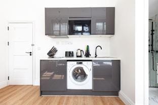 Modern Studio next to Paddington Station Apartment in City of Westminster