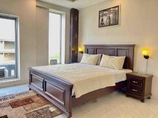 Spacious 1bhk apartment with Eiffel view Vacation rental in Lahore