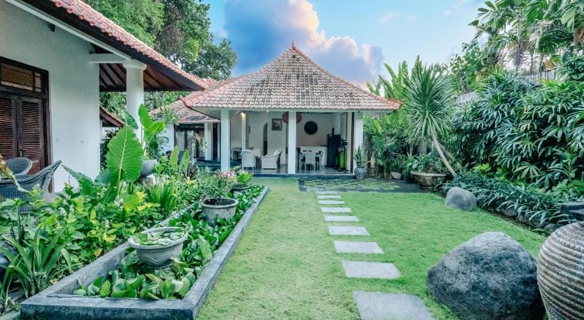 Villa Etnik Seminyak Villa in Kuta
