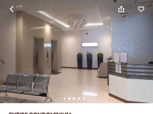Unit near Ayala Center with rooftop swimming pool Vacation rental in Lapu-Lapu City