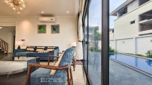 Phoenix Villas 800m 5Br Pool Garden Kitchen 815 Villa in Laos