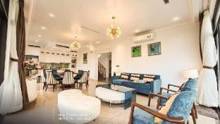 Phoenix Villas 800m 5Br Pool Garden Kitchen 815 Villa in Laos