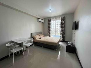 Condo with Pool View in Lapu-Lapu City Apartment in Lapu-Lapu City