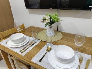 Stylish Condo At Lush Residences | Hometel mnl Vacation rental in Makati