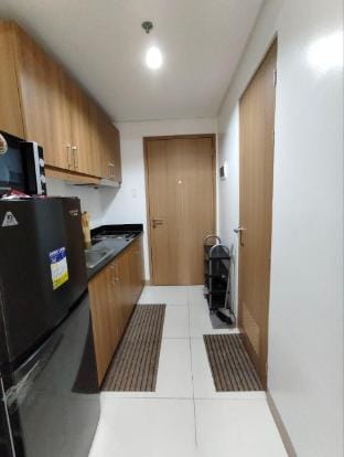Stylish Condo At Lush Residences | Hometel mnl Vacation rental in Makati