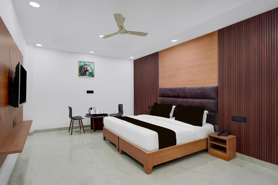 Collection O Sector 18 Metro station Hotel in Noida